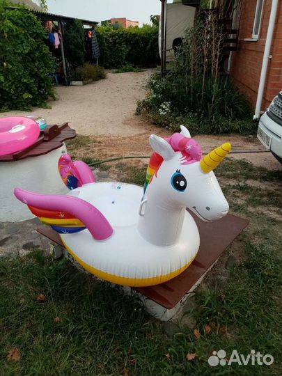 Надувной единорог