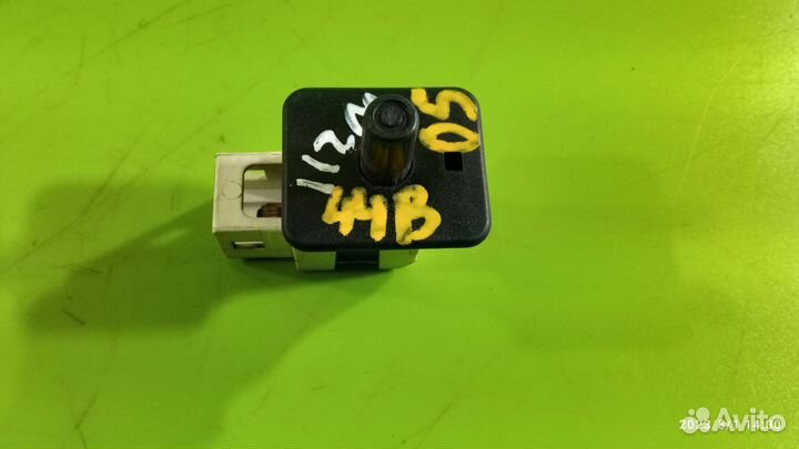 Концевик двери для Mercedes-Benz W211