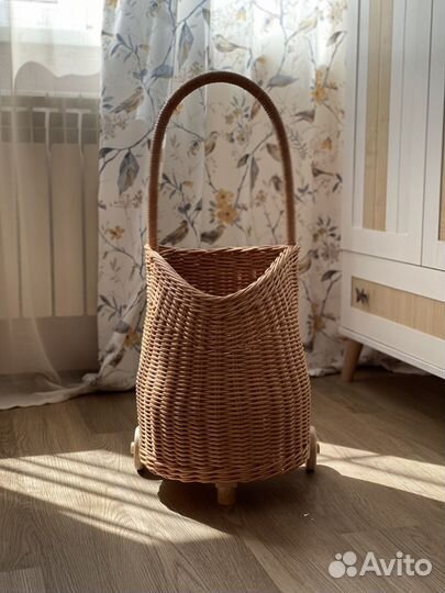 Плетеная тележка