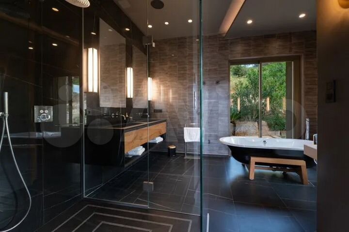 Коттедж 280 м² на участке 5 сот.