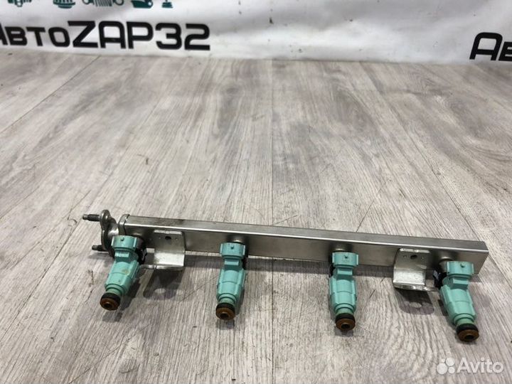 Рампа топливная с форсунками Kia Rio 3 G4FA 2015