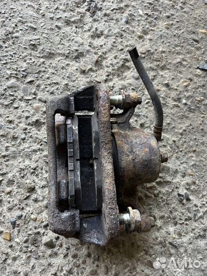 Суппорт передний правый Honda Cr-v RD7