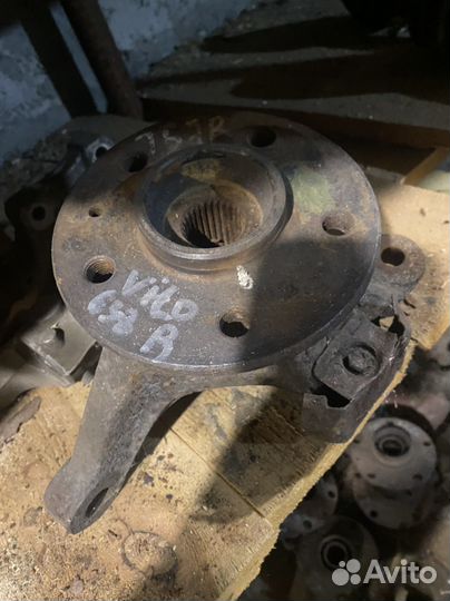 Кулак поворотный Mercedes Vito 638