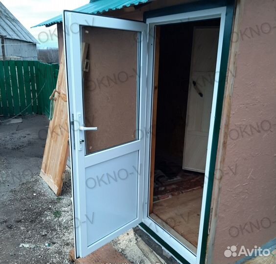 Входная пластиковая дверь