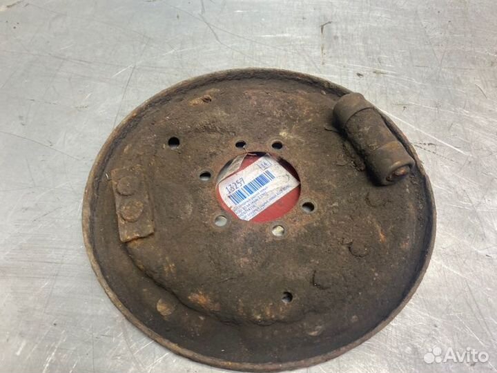 Щит опорный задний левый Audi 80/90 B4 1992-1995