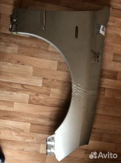 Крыло правое переднее Toyota Crown majesta