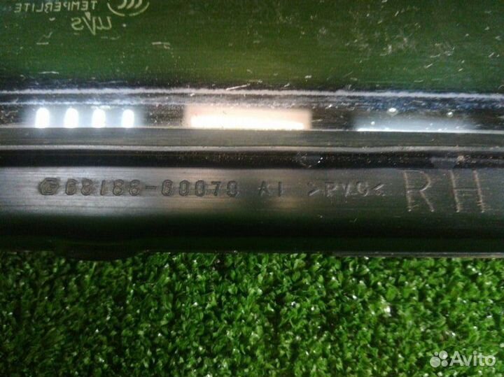 Стекло двери (форточка) заднее правое Toyota Land