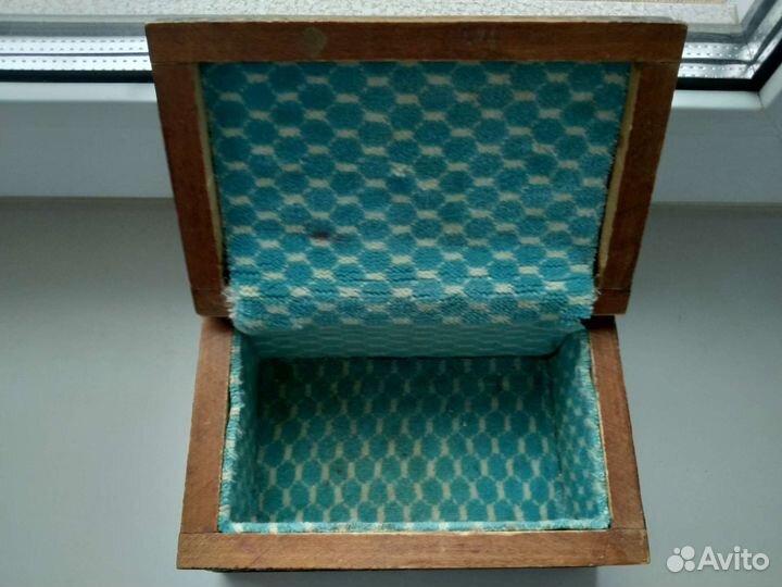 Деревянная шкатулка