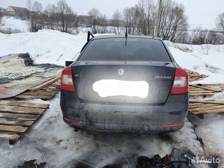 Skoda Octavia 1.6 МТ, 2013, битый, 143 000 км