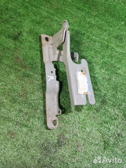 Петля капота передняя правая Haima 3 седан 1.8