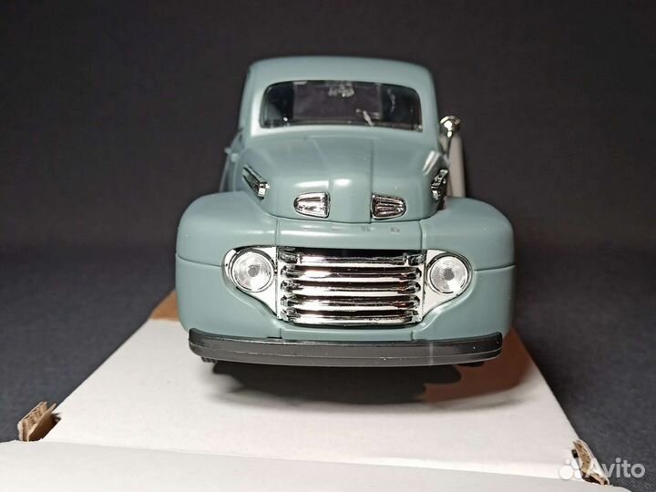 Модель автомобиля Ford F-1 Pickup 1948 1:25 Maisto