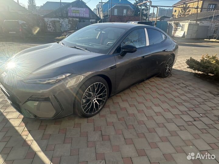 Geely Galaxy E8 646 л.с. AT, 2024, 89 км