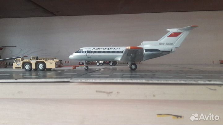 Як-40 в М.1:72 аэрофлот 80тых (средней серии)