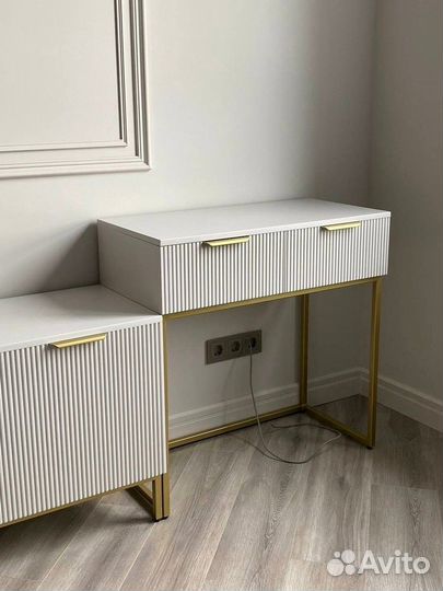 Тумба с ящиками