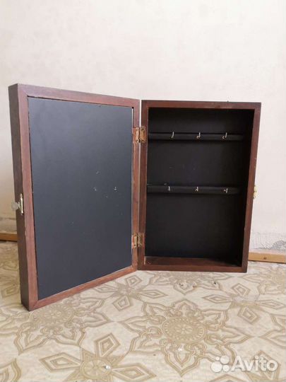 Ключница настенная