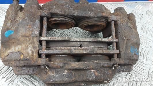 Суппорт тормозной передний правый toyota land crui