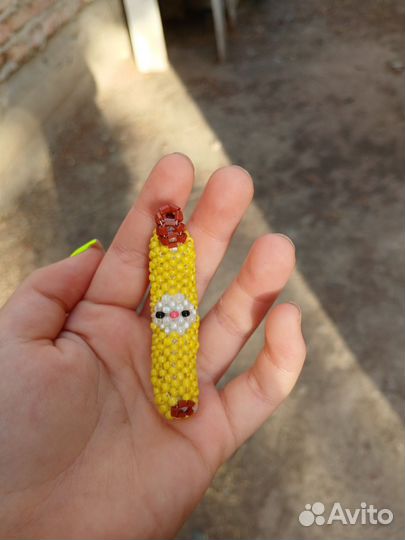 Банан из биссера