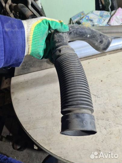 Патрубок воздушного фильтра Renault Sandero 2010