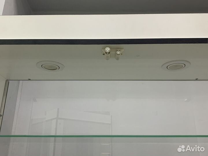 Витрины и стеллажи