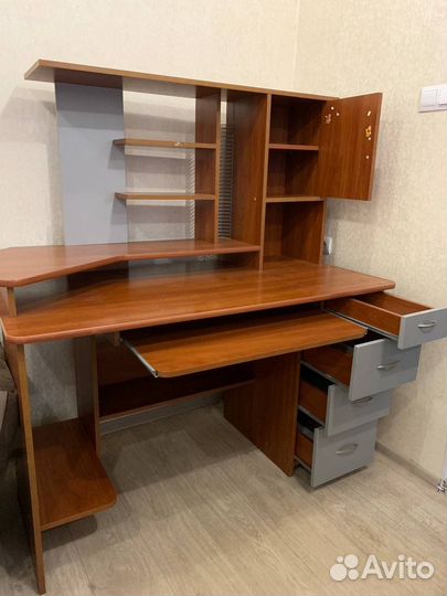 Компьютерный стол