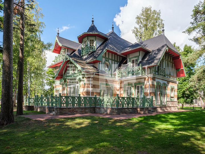 Дом 453 м² на участке 56 сот.