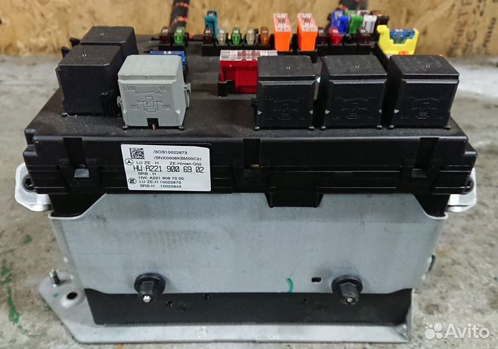 Блок предохранителей и реле задний Mercedes w221