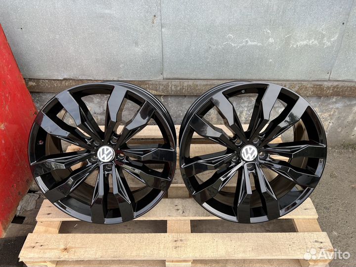 Диски Suzuka Gloss Black R20 5-112 VW Skoda