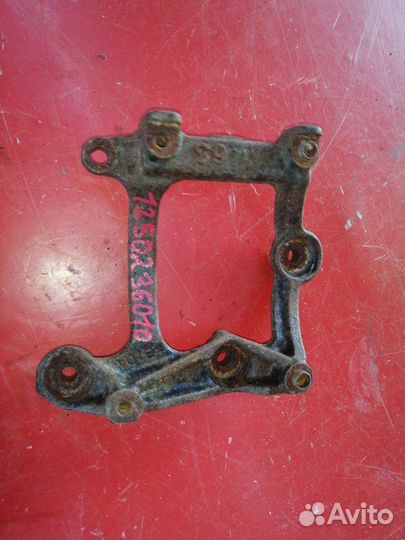 Кронштейн компрессора кондиционера Toyota Camry