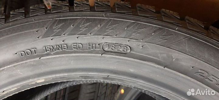 Hankook Winter i'cept iON X IW01A 255/45 R20 101T
