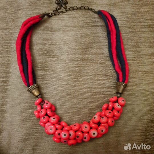 Бусы разные из натуральных камней