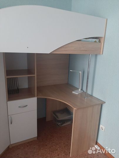 Детская кровать горка с письменным столом и шкафом