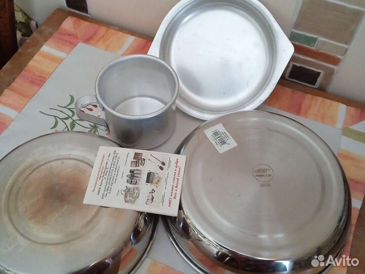 Металлическая новая посуда