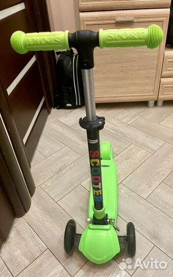 Самокат трехколесный