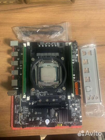 Материнская плата с процессором и памятью