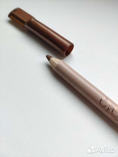 Карандаш для бровей коричневый