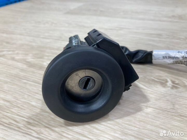 Замок зажигания Renault Sandero хетчбэк K4M 690