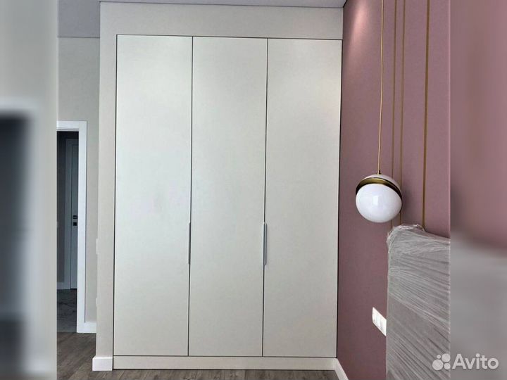 Шкаф распашной с зеркалом