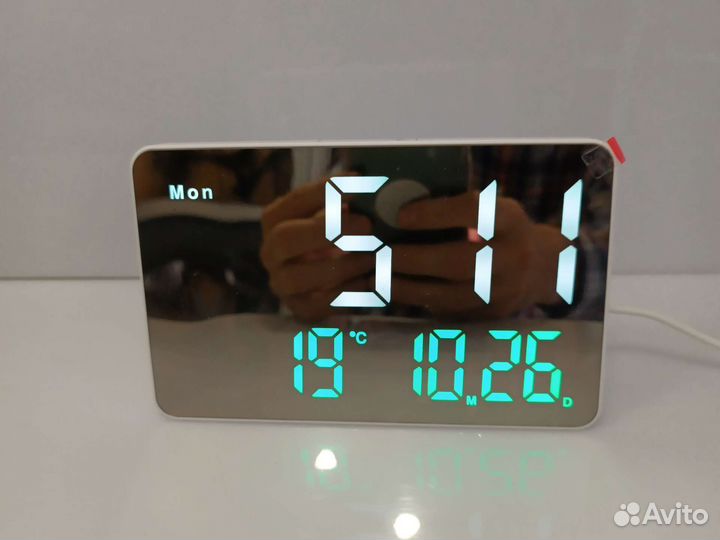 Часы будильник электронные с температурой новые