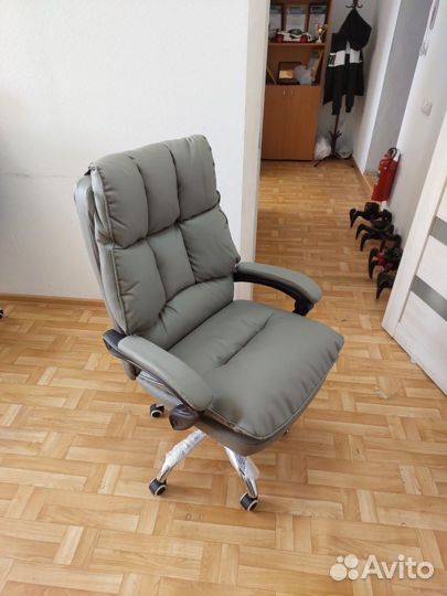 Офисное кресло