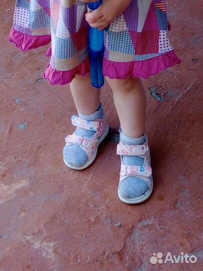 Сандалии новые