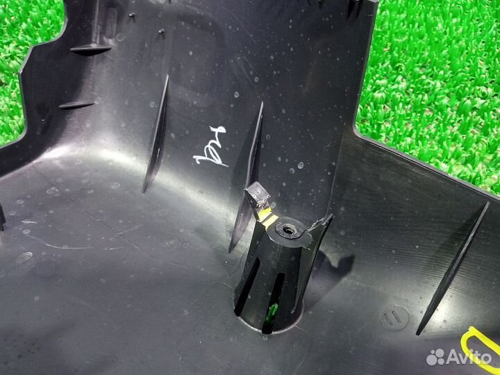 Заглушка крепления сидений задняя правая Mitsubishi L200