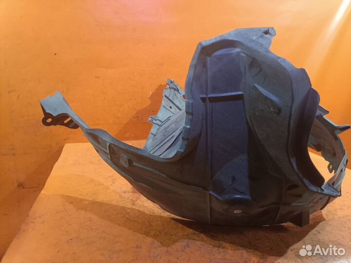 Подкрылок Nissan Note E11 передний правый