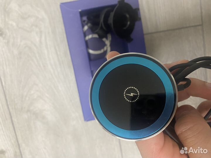 Беспроводная зарядка на авто