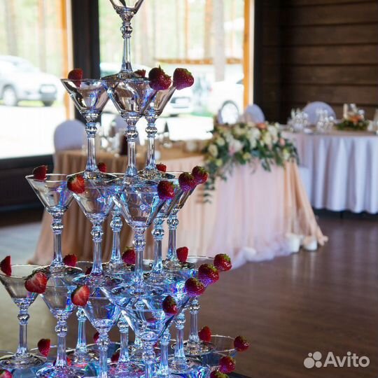 Пирамида из шампанского