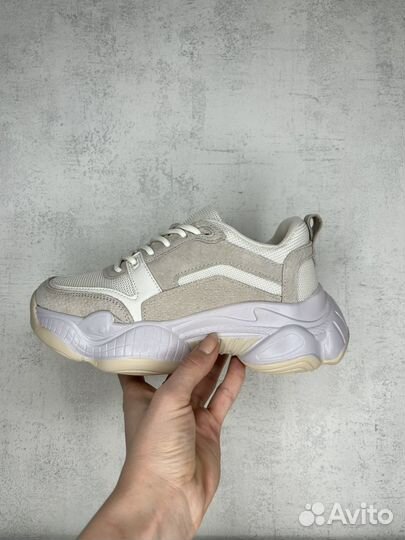 Кроссовки женские