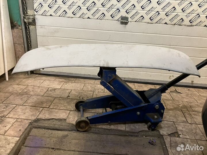 Спойлер на крышку багажника