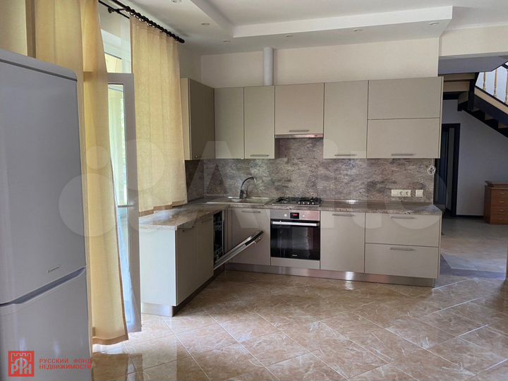 Коттедж 412 м² на участке 17 сот.