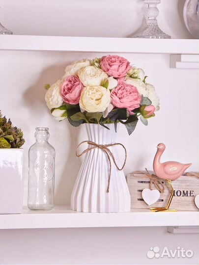 Букет пионов в вазе