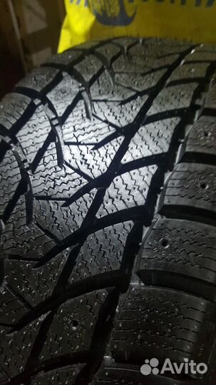Tri Ace Snow White II 215/60 R16