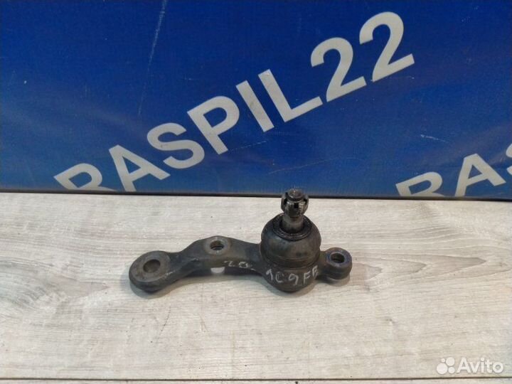 Шаровая опора передняя правая Toyota Mark Ii GX105